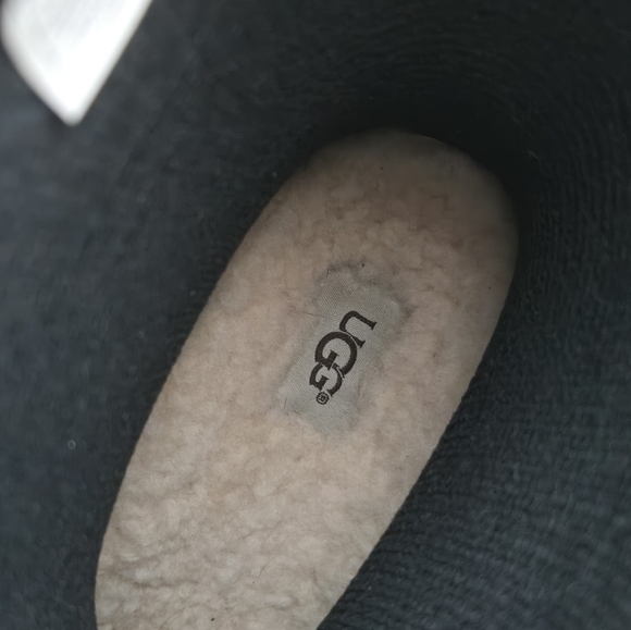 EUC UGG Boots sherpa soles in W8 - Picture 3 of 6
